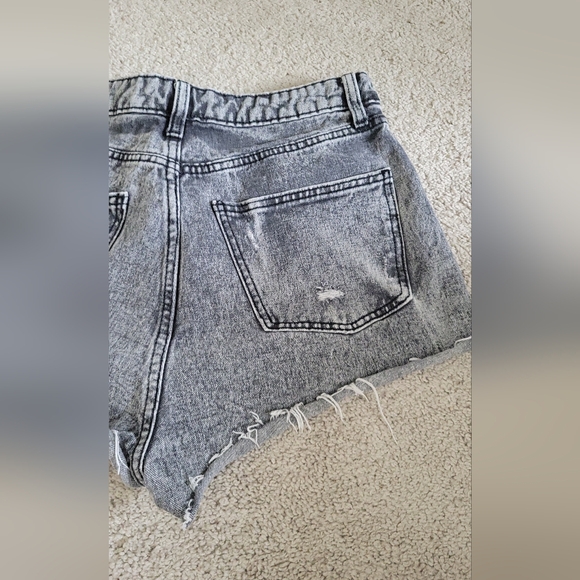 Wild Fable Distressed Shorts Size 10 - Picture 11 of 16